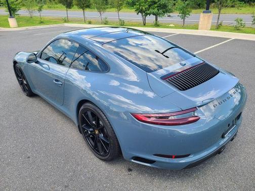 2017 Porsche 911 Carrera
