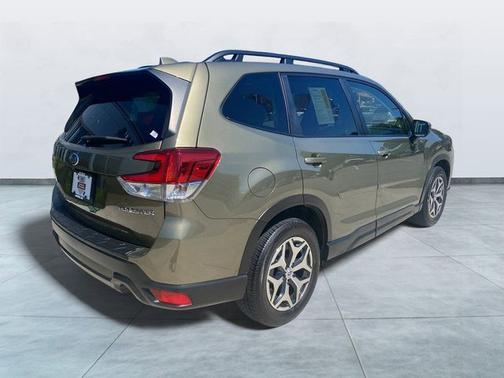 Autumn Green Metallic 2023 Subaru Forester Premium