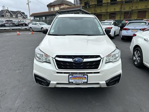 Crystal White Pearl 2017 Subaru Forester 2.5i