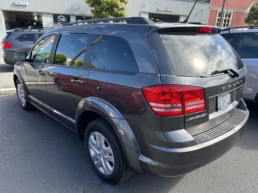 Granite Pearlcoat 2018 Dodge Journey SE