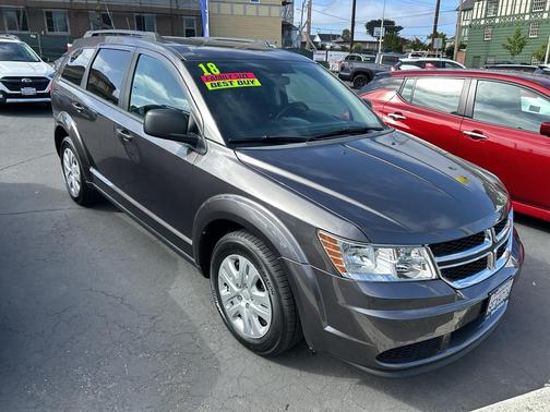 Granite Pearlcoat 2018 Dodge Journey SE