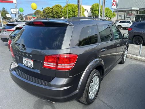 Granite Pearlcoat 2018 Dodge Journey SE
