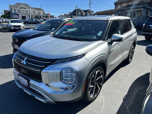 2024 Mitsubishi Outlander PHEV SE