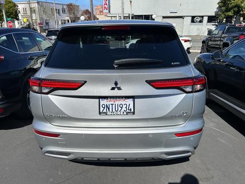 2024 Mitsubishi Outlander PHEV SE