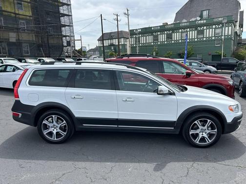 Ice White 2015 Volvo XC70 T6 Premier Plus