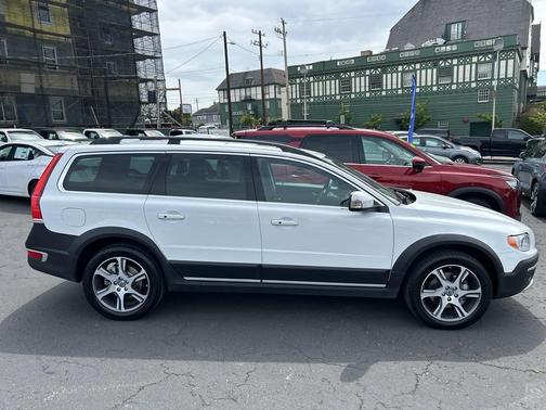 Ice White 2015 Volvo XC70 T6 Premier Plus