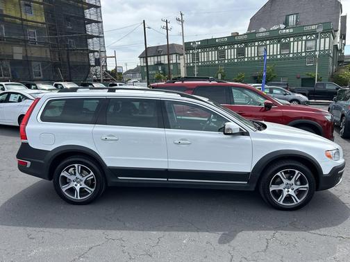 Ice White 2015 Volvo XC70 T6 Premier Plus