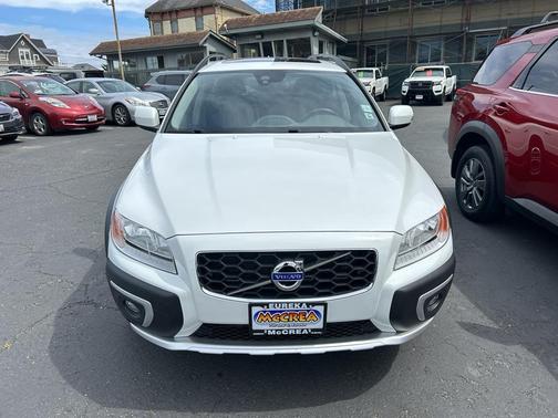 Ice White 2015 Volvo XC70 T6 Premier Plus