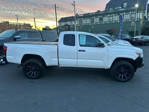 2019 Toyota Tacoma SR
