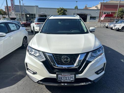 White 2019 Nissan Rogue SL