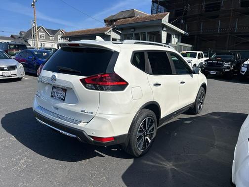 White 2019 Nissan Rogue SL