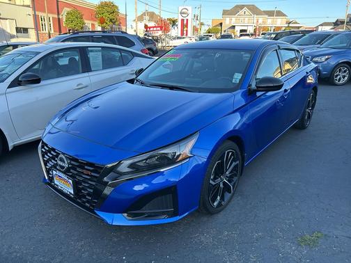 2025 Nissan Altima SR