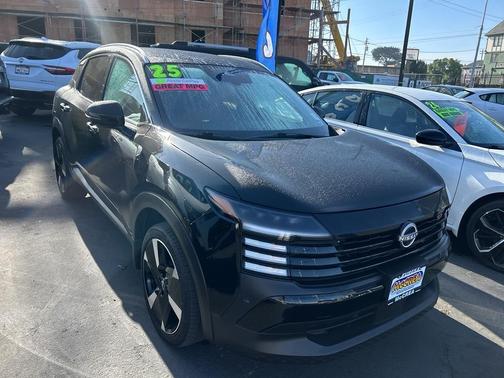 2025 Nissan Kicks SR