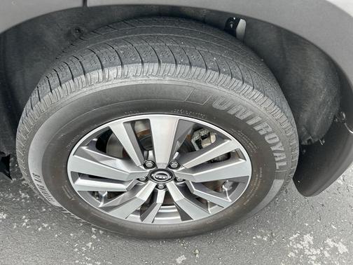 2022 Nissan Pathfinder SL