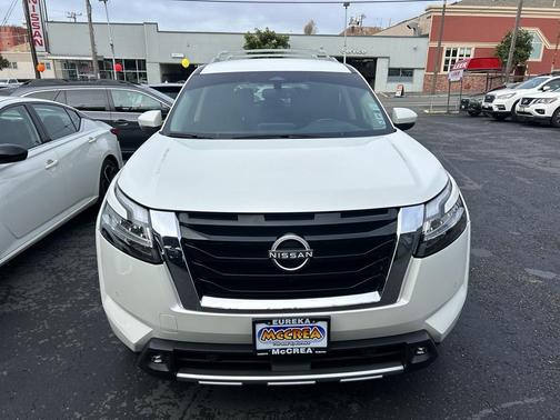 2022 Nissan Pathfinder SL