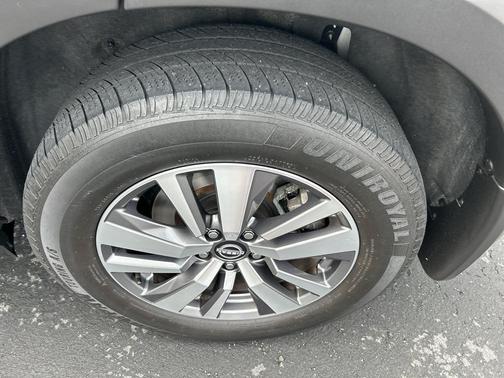 2022 Nissan Pathfinder SL