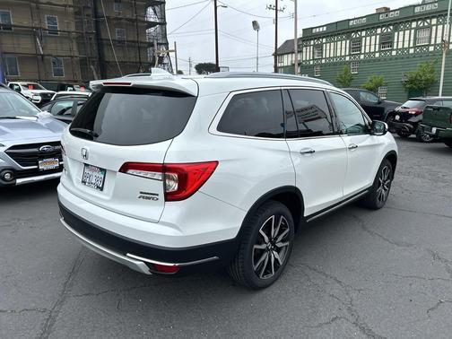 Platinum White Pearl 2020 Honda Pilot Touring 8-Passenger