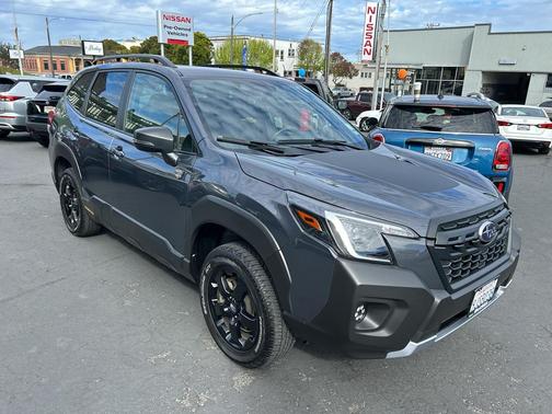 Magnetite Gray Metallic 2024 Subaru Forester Wilderness