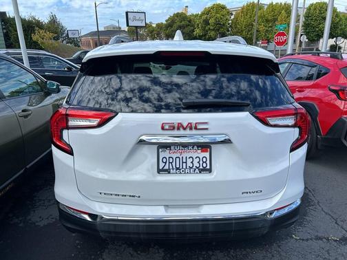 2023 GMC Terrain SLT
