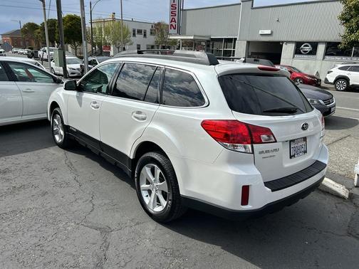 Satin White Pearl 2013 Subaru Outback 2.5i Limited