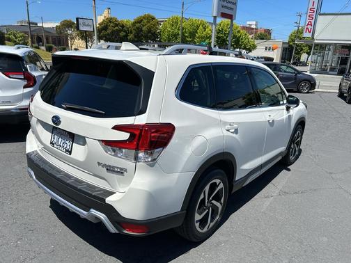 Crystal White Pearl 2023 Subaru Forester Touring