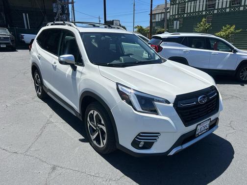 Crystal White Pearl 2023 Subaru Forester Touring