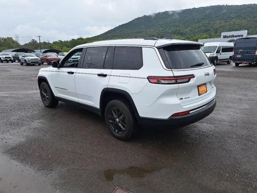2022 Jeep Grand Cherokee L Laredo
