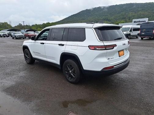 2022 Jeep Grand Cherokee L Laredo