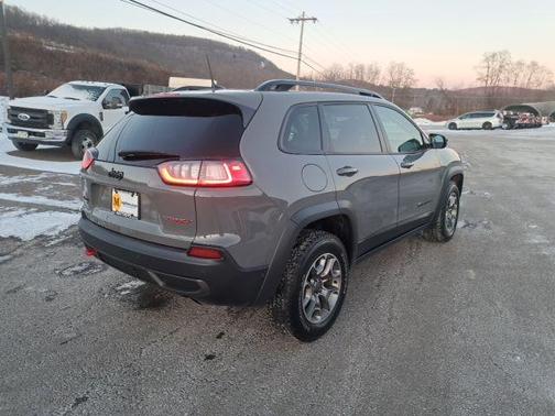 2023 Jeep Cherokee Trailhawk