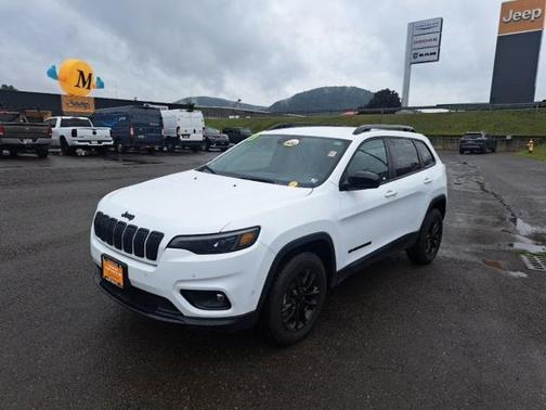 2023 Jeep Cherokee Altitude Lux