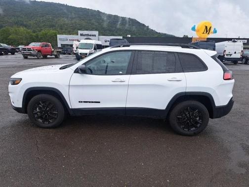 2023 Jeep Cherokee Altitude Lux