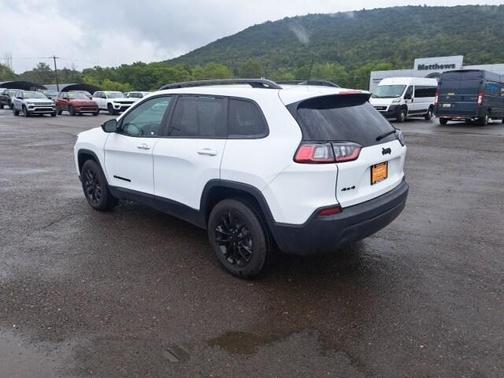 2023 Jeep Cherokee Altitude Lux