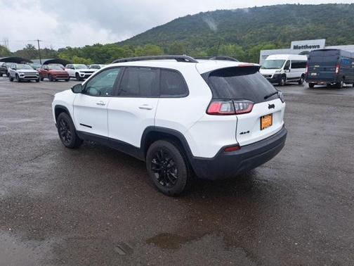 2023 Jeep Cherokee Altitude Lux