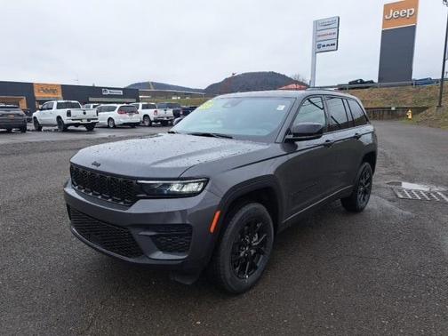 2025 Jeep Grand Cherokee Laredo