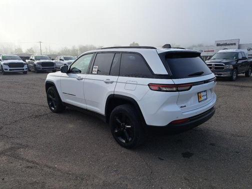 Bright White Clearcoat 2023 Jeep Grand Cherokee Altitude