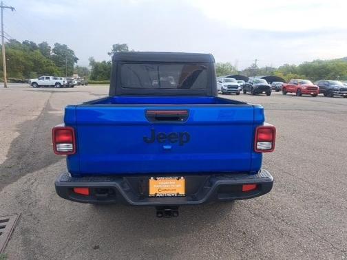 2023 Jeep Gladiator Sport