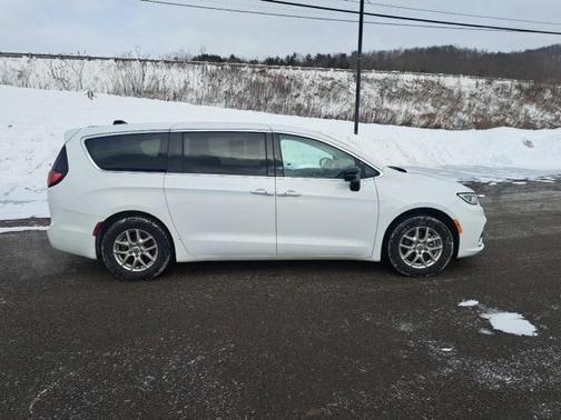 2024 Chrysler Pacifica Touring-L