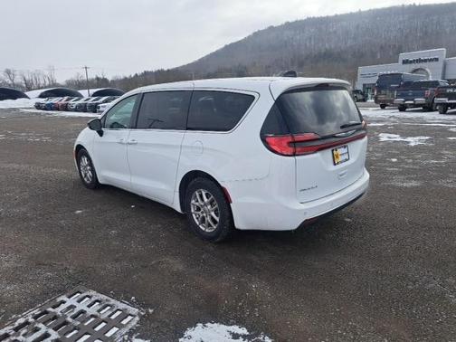 2024 Chrysler Pacifica Touring-L