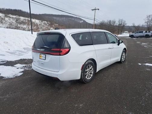 2024 Chrysler Pacifica Touring-L
