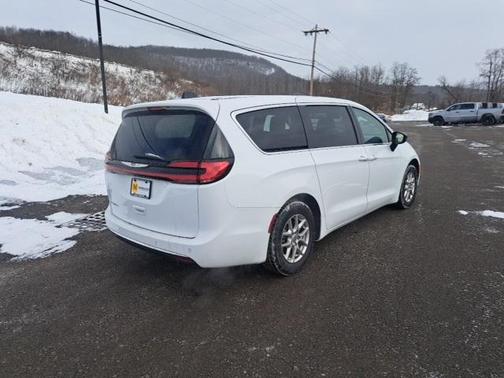 2024 Chrysler Pacifica Touring-L
