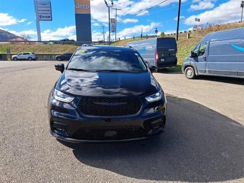 2026 Chrysler Pacifica Select AWD
