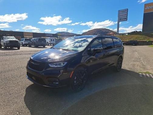 2026 Chrysler Pacifica Select AWD