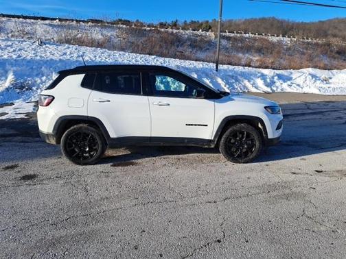 2023 Jeep Compass Altitude