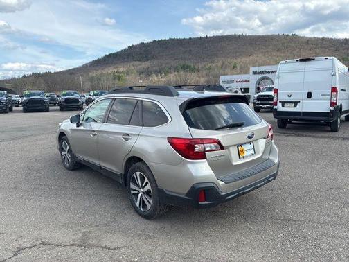 Tungsten Metallic 2019 Subaru Outback 3.6R Limited