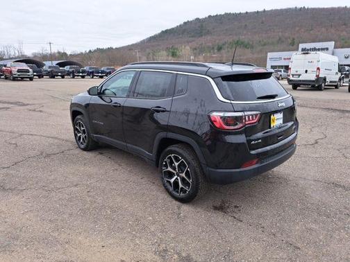 Diamond Black 2026 Jeep Compass Limited