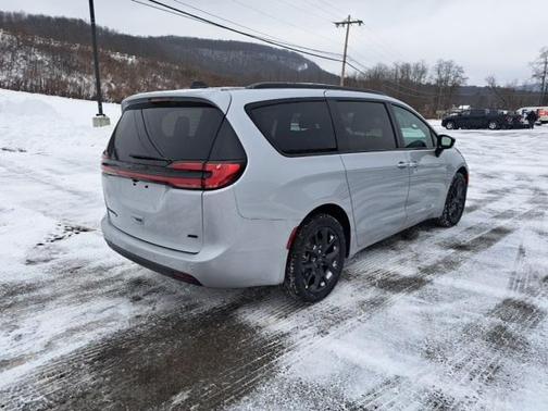 2026 Chrysler Pacifica Select AWD