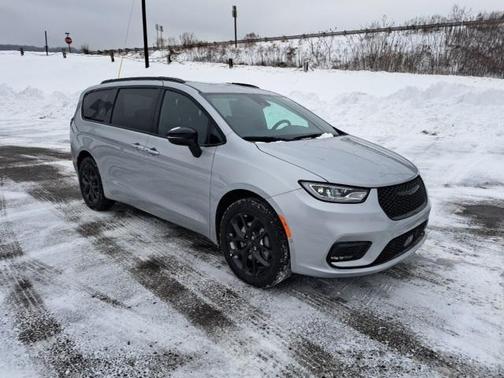 2026 Chrysler Pacifica Select AWD