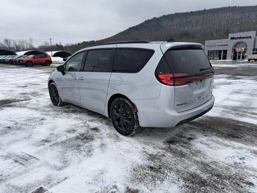 2026 Chrysler Pacifica Select AWD