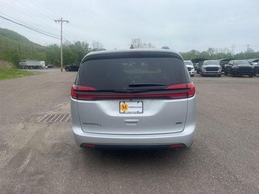 Silver Mist 2026 Chrysler Pacifica Select