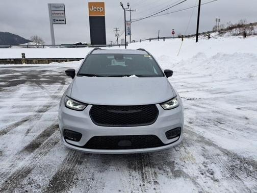 2026 Chrysler Pacifica Select AWD